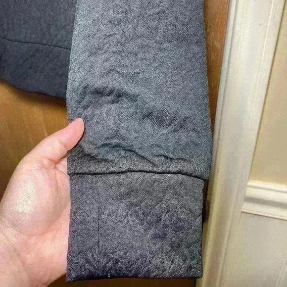 Juicy Couture Sport Black Textured Cropped Sweatshirt Funnel Collar Size Medium - Picture 7 of 12